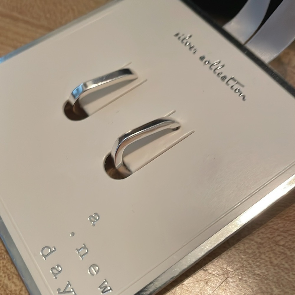 Rectangular hoop Earrings - Picture 2 of 4